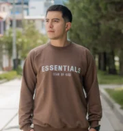 Polera cuello redondo essentials topo | Hombre