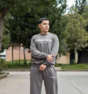 Polera cuello redondo essentials melange | Hombre - Imagen 2